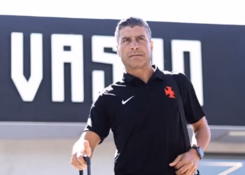 Vasco recusa proposta por atacante e quer zagueiro do futebol mexicano