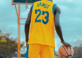 Enquanto ganhava R$ 268 milhões no Lakers, novo salário de LeBron James no 76ers parece piada
