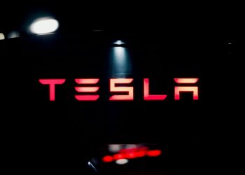 Substituto do carro da Tesla é capaz até de “pular” para escapar dos buracos