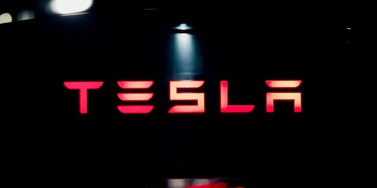 Substituto do carro da Tesla é capaz até de “pular” para escapar dos buracos