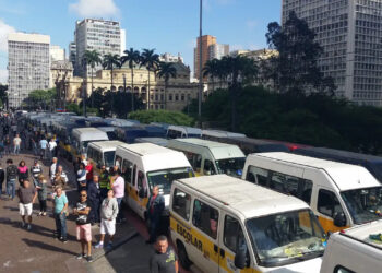 Estudantes terão direito a transporte gratuito durante as férias nesta cidade