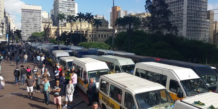 Estudantes terão direito a transporte gratuito durante as férias nesta cidade
