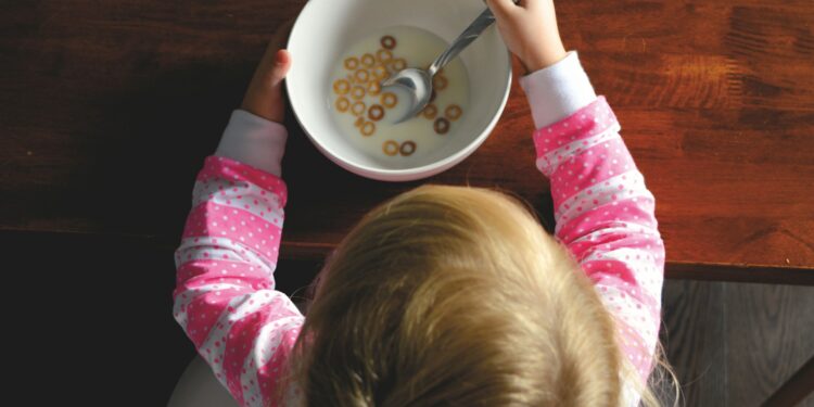 Programa Férias Sem Fome distribui alimentos para alunos durante as férias de inverno
