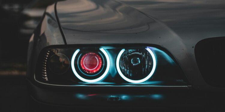 Contran proíbe a utilização deste tipo de farol nos carros