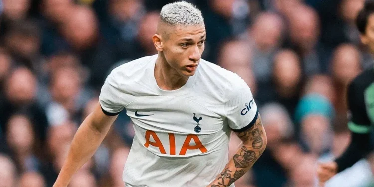 Juventus identifica dois atacantes brasileiros para assumirem a camisa 9