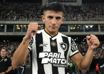 Com futuro indefinido, Thiago Almada não descarta retorno ao Botafogo