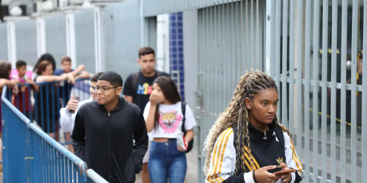 Encerra na quinta-feira (2) o prazo para fazer a pré-inscrição para receber Bolsa Universitária e Auxílio Transporte nesta cidade