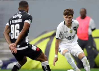Botafogo acerta saída de atacante para a Espanha; já Vasco tem interesse em zagueiro ex-Seleção Brasileira