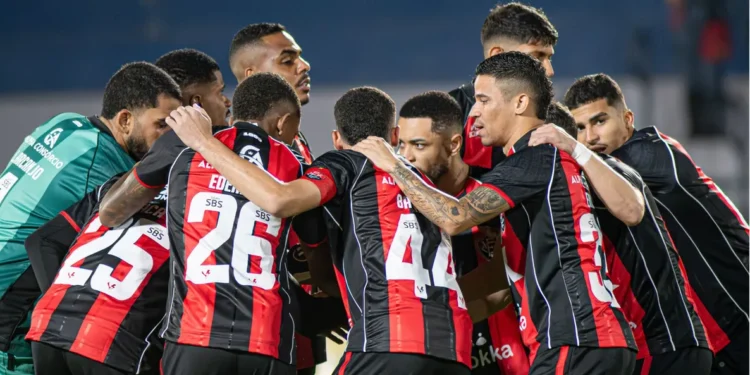 Vitória e São Paulo encaminham a contratação de dois zagueiros