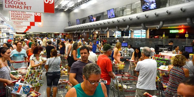 Boa notícia para os brasileiros sobre queda nos preços de comidas e bebidas
