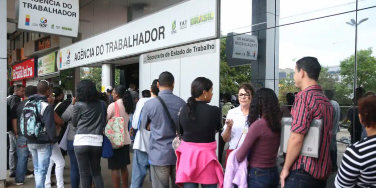 Enquanto o Brasil tem 5,9 milhões de desempregados, os Estados Unidos têm ainda mais