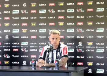 Flamengo negocia com atacante de Copa do Mundo; Corinthians contata Róger Guedes de novo