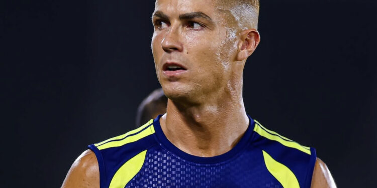 Enquanto Cristiano Ronaldo tem 1,4 bilhão de dólares, Elon Musk perdeu muito mais que isso em 1 mês
