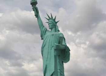 Quanto custa uma estátua das lojas Havan?