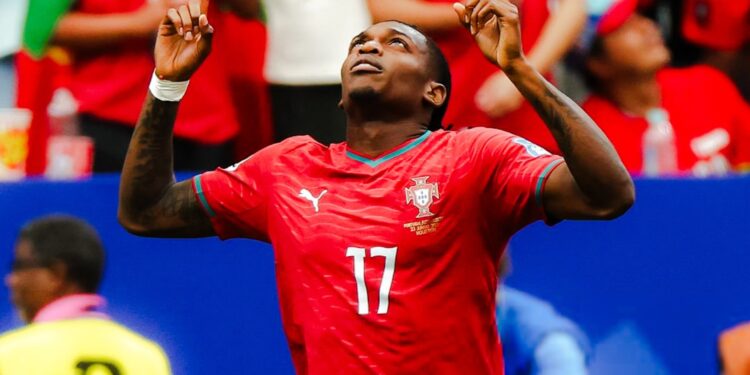 Milan quer vender e Rafael Leão já disse sim para jogar no Flamengo