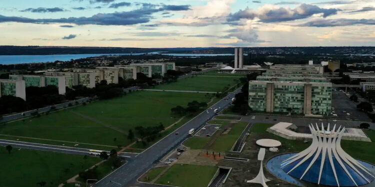 Mulheres já podem solicitar benefício de R$ 500 por mês do Governo Federal