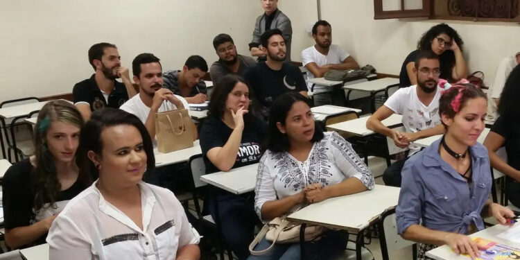 Instituto Federal paga auxílio de R$ 200 por mês para estudantes neste estado