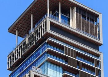 Maior mansão do mundo, avaliada em 2 bilhões de dólares, tem mais de 37 mil m² de área construída e 27 andares