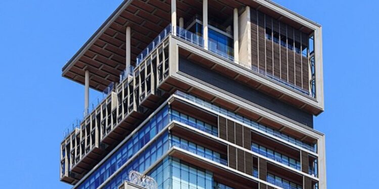 Maior mansão do mundo, avaliada em 2 bilhões de dólares, tem mais de 37 mil m² de área construída e 27 andares