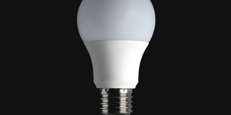Conta de luz vai poder ser parcelada em até 6 vezes para mais de 700 mil clientes neste estado