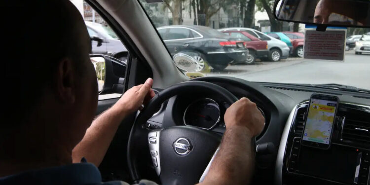 Vale mais a pena trabalhar com transporte de passageiros ou com entregas?