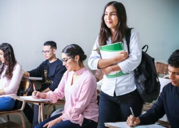 Auxílio universitário de R$ 700 está sendo pago para moradores desta cidade