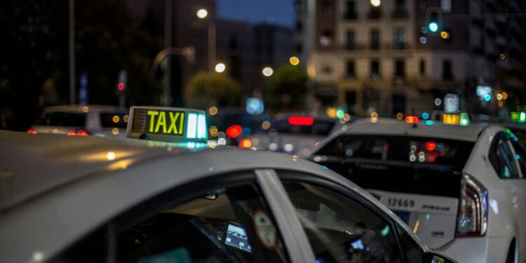 Taxistas e motoristas recebem benefício de R$ 4 bilhões do Governo Federal