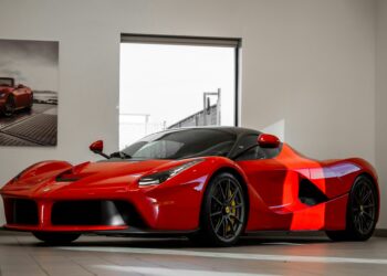 Ricaço dono da Ferrari, com fortuna de R$ 127 milhões, comprou time do Brasileirão