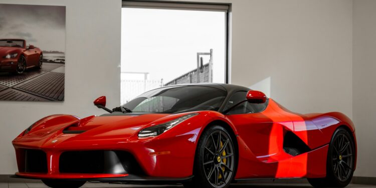 Ricaço dono da Ferrari, com fortuna de R$ 127 milhões, comprou time do Brasileirão