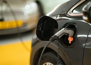 Novo carro elétrico gera mais energia do que consome