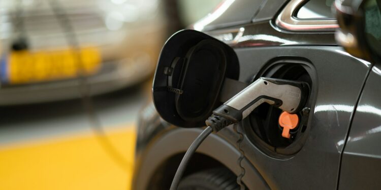 Novo carro elétrico gera mais energia do que consome