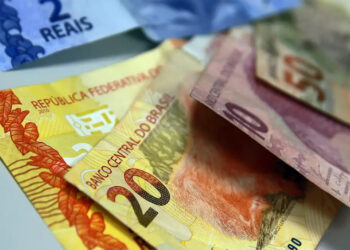 Benefício de até R$ 1.621 chega para brasileiros em 17 de agosto