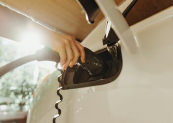Quanto custa para carregar um carro elétrico por mês?