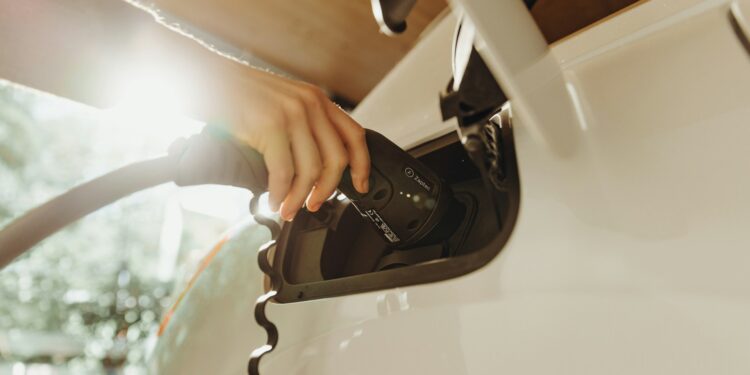 Quanto custa para carregar um carro elétrico por mês?