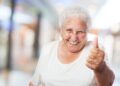 Idosos 65+ que trabalham por conta própria podem receber benefício mensal de R$ 1.621