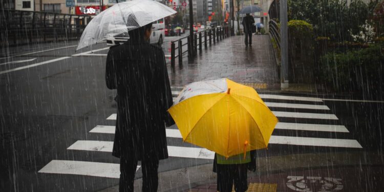 Quem molha pedestres em dias de chuva pode ser multado em R$ 130 e levar 4 pontos na carteira