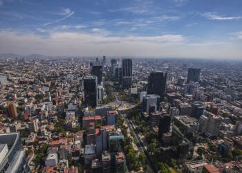 NASA alerta cidade com milhões de habitantes sobre o solo estar afundando até 2 centímetros por mês