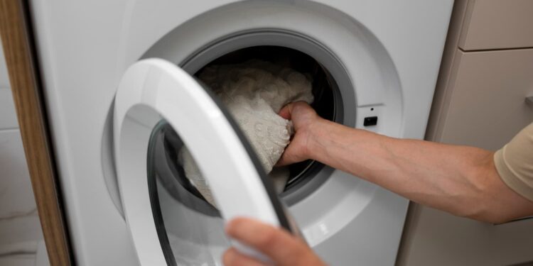 Itens que nunca devem ser colocados na máquina de lavar para garantir o bom funcionamento