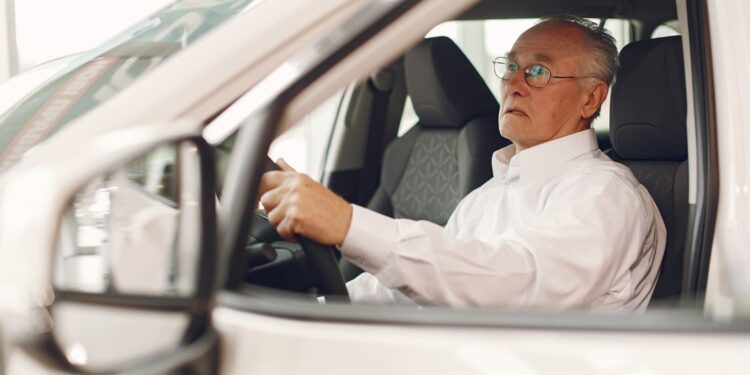 Motoristas entre 50 e 70 anos com CNH ativa devem ficar atentos a nova regra
