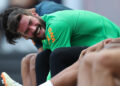 Enquanto Alisson ganha R$ 4,4 milhões por mês, seu sucessor na Seleção Brasileira recebe apenas R$ 300 mil mensais