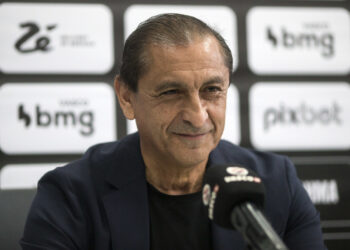 Vazou possível salário de Ramón Díaz em caso de volta ao Corinthians