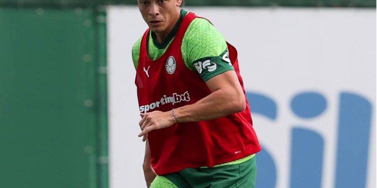 Palmeiras aceita proposta de R$ 118 milhões para vender o lateral Giay