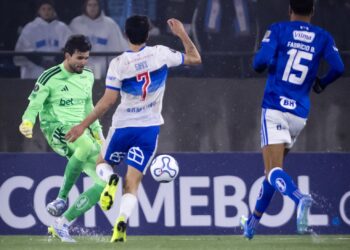 Cruzeiro aceita proposta de R$ 148 milhões para vender o goleiro Otávio
