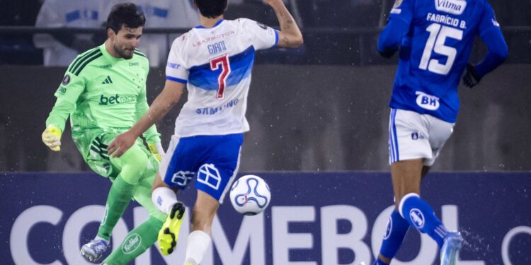 Cruzeiro aceita proposta de R$ 148 milhões para vender o goleiro Otávio