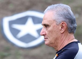 Não servia para jogar no Botafogo e agora vai defender gigante italiano