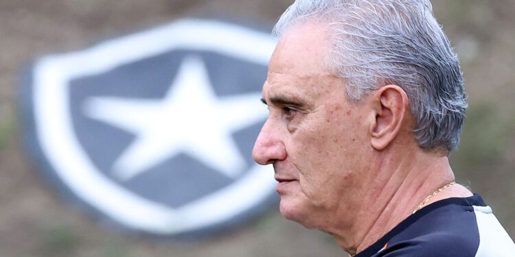 Não servia para jogar no Botafogo e agora vai defender gigante italiano