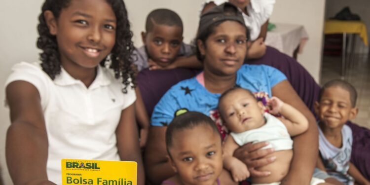 Atenção: Bolsa Família terá valor diferente para cada família em outubro
