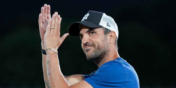 Barcelona ganha desconto para acertar a contratação de Cesc Fàbregas