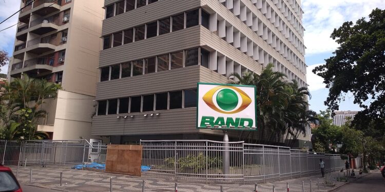 Band envia jornalista ao Rio para inverter audiência baixa: veja quem assume