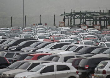 “Regra das manobras” gera multa de quase R$ 1,5 mil e 7 pontos na CNH